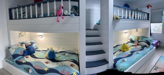 Bed with stair and rail highlights